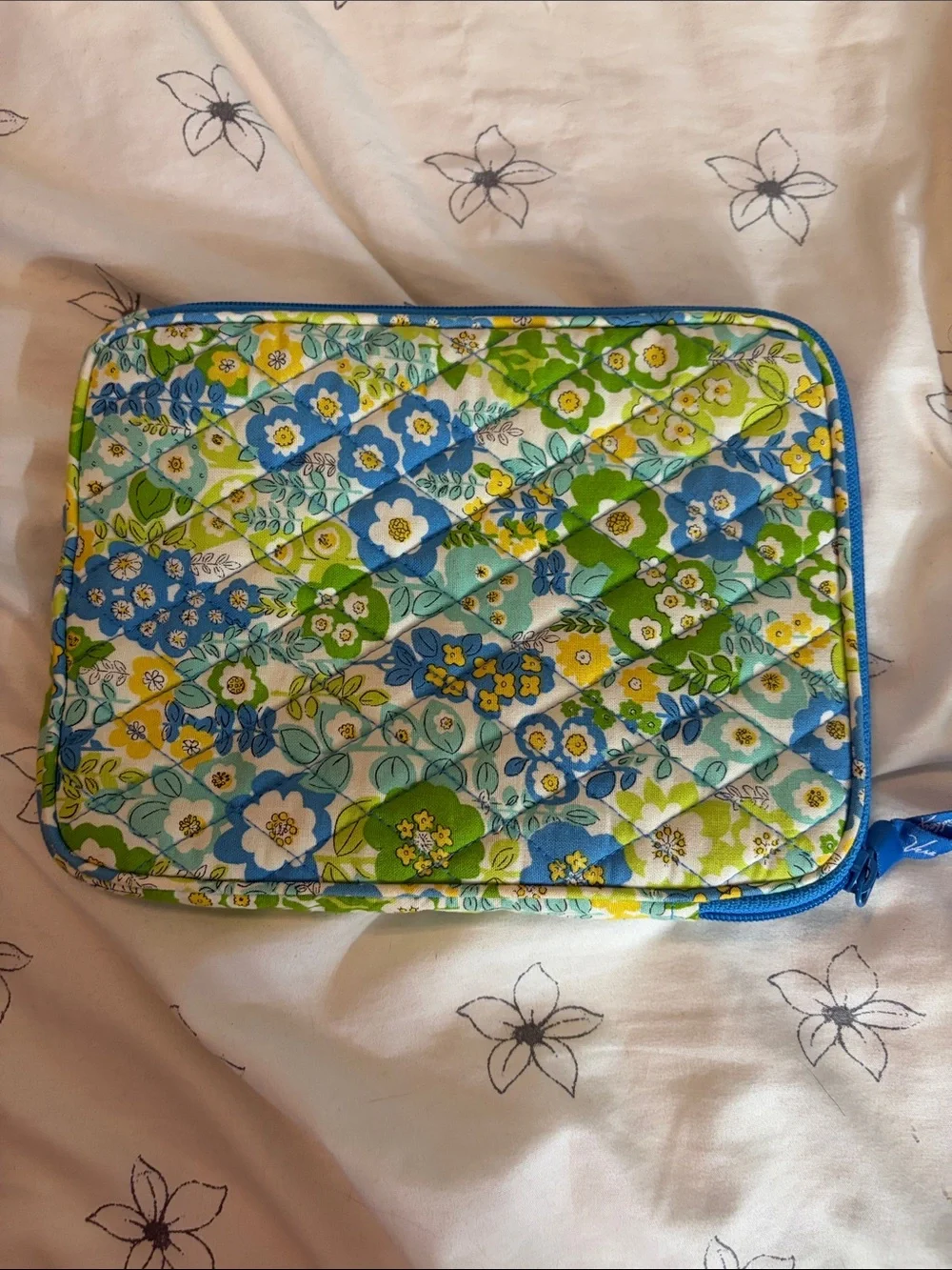 NWT Vera Bradley Quilted Floral Travel Pouch – Blue & Green